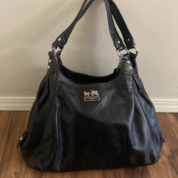 BLACK COACH LEATHER MADISON MAGGIE HOBO BAG USED EXCELLENT CONDITION - Picture 2 of 3